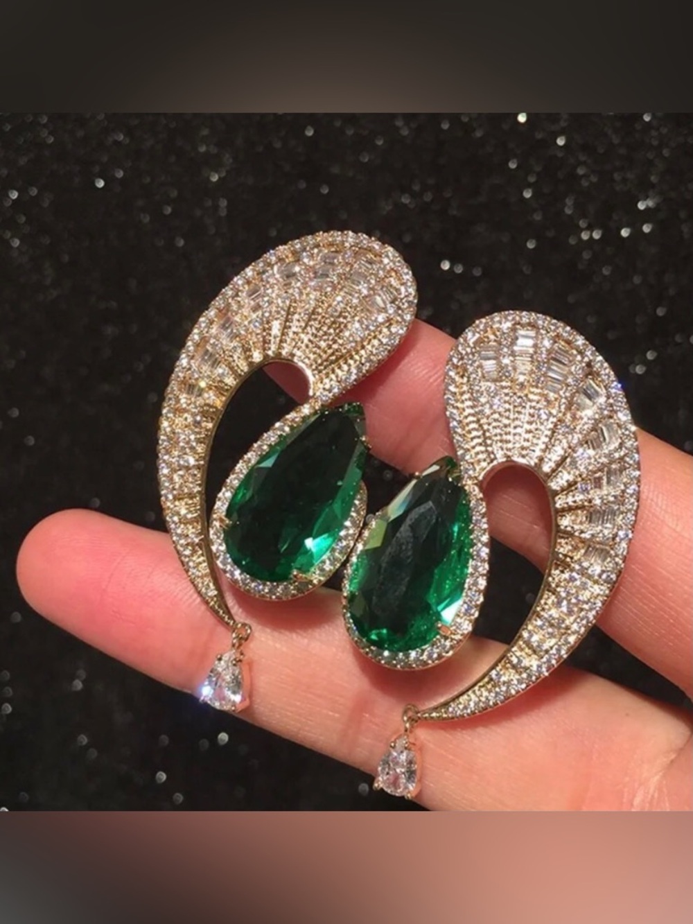 18k Emerald Talay Earrings - Picture 4 of 8